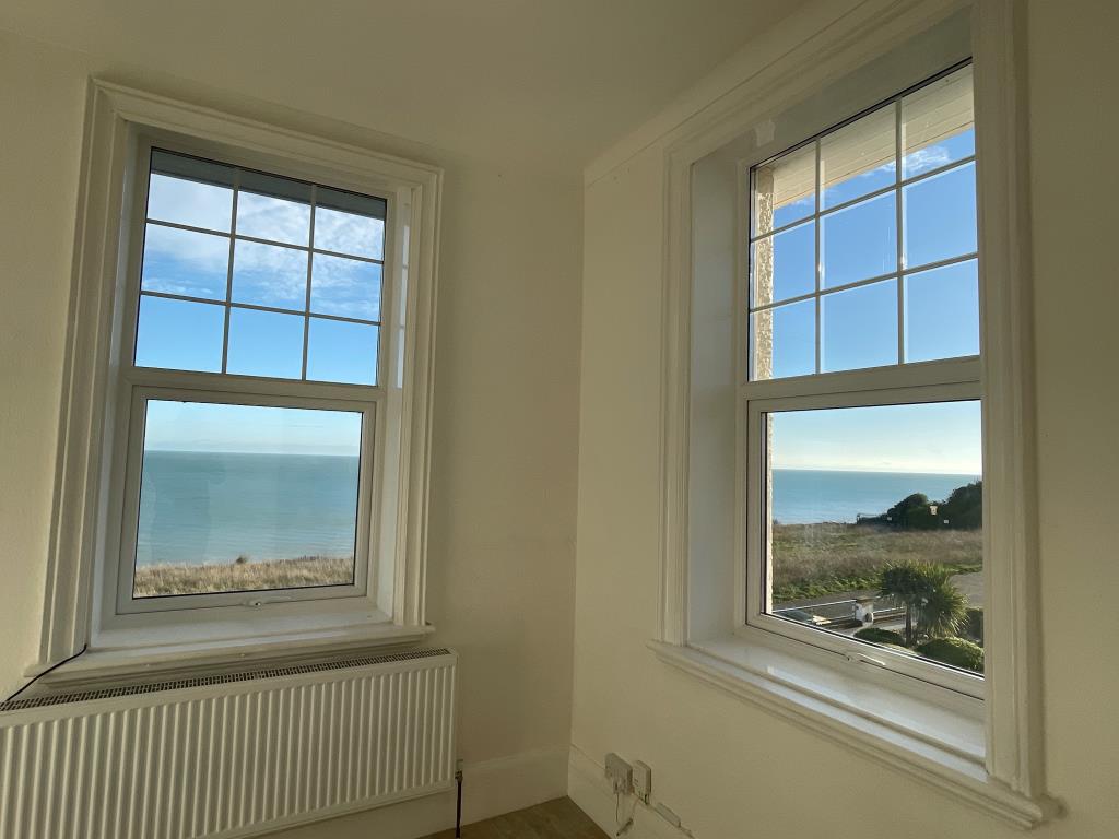 Lot: 8 - SEAFRONT FLAT ON EXCLUSIVE DEVELOPMENT - Dual aspect view of sea from living room